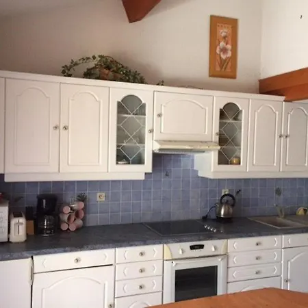 T3 Mezzanine 6 Pers. Avec Piscine, Parking Prive, Proche Et Commerces - Fr-1-81-270 *