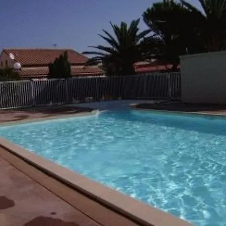 T3 Mezzanine 6 Pers. Avec Piscine, Parking Prive, Proche Et Commerces - Fr-1-81-270