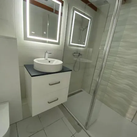 T3 Mezzanine 6 Pers. Avec Piscine, Parking Prive, Proche Et Commerces - Fr-1-81-270 וילה