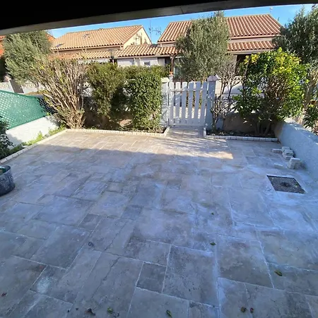 T3 Mezzanine 6 Pers. Avec Piscine, Parking Prive, Proche Et Commerces - Fr-1-81-270 Villa *
