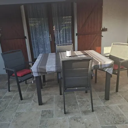 Villa T3 Mezzanine 6 Pers. Avec Piscine, Parking Prive, Proche Et Commerces - Fr-1-81-270 *